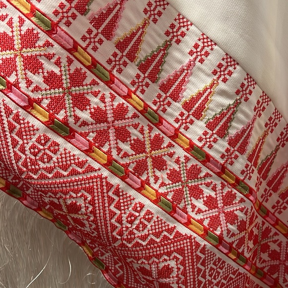 White embroidery Palestinian shawl with white fringe - Picture 2 of 7
